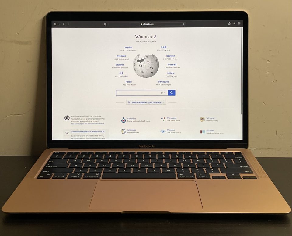 Sıfır ayarında MacBook Air M2 — Burdur